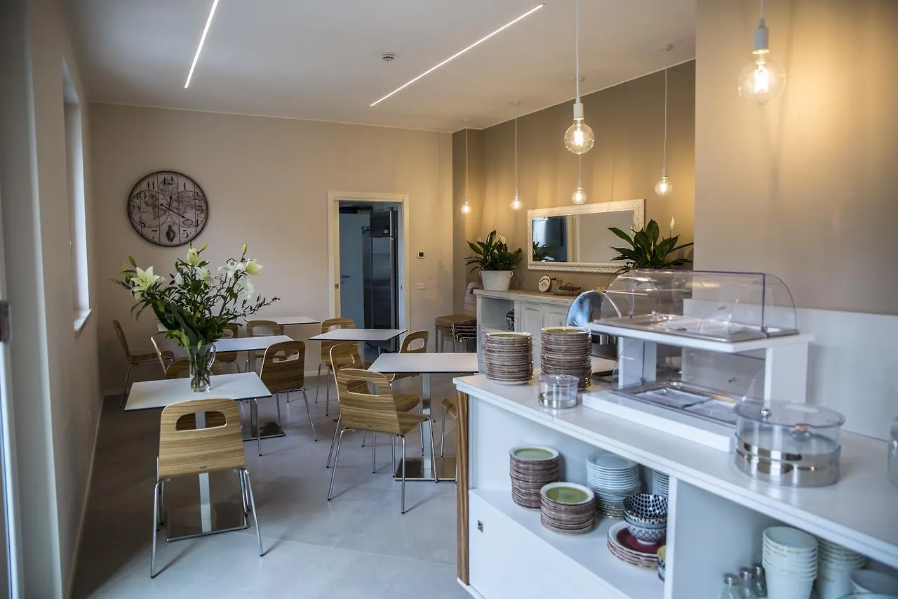 Hotel Buena Onda 3*, Peschiera del Garda Italy