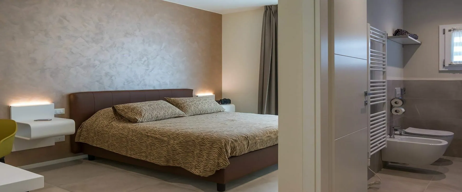 Hotel Buena Onda 3*, Peschiera del Garda Italy