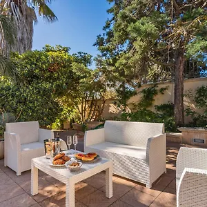 Garden View Near The Sea Couette-café